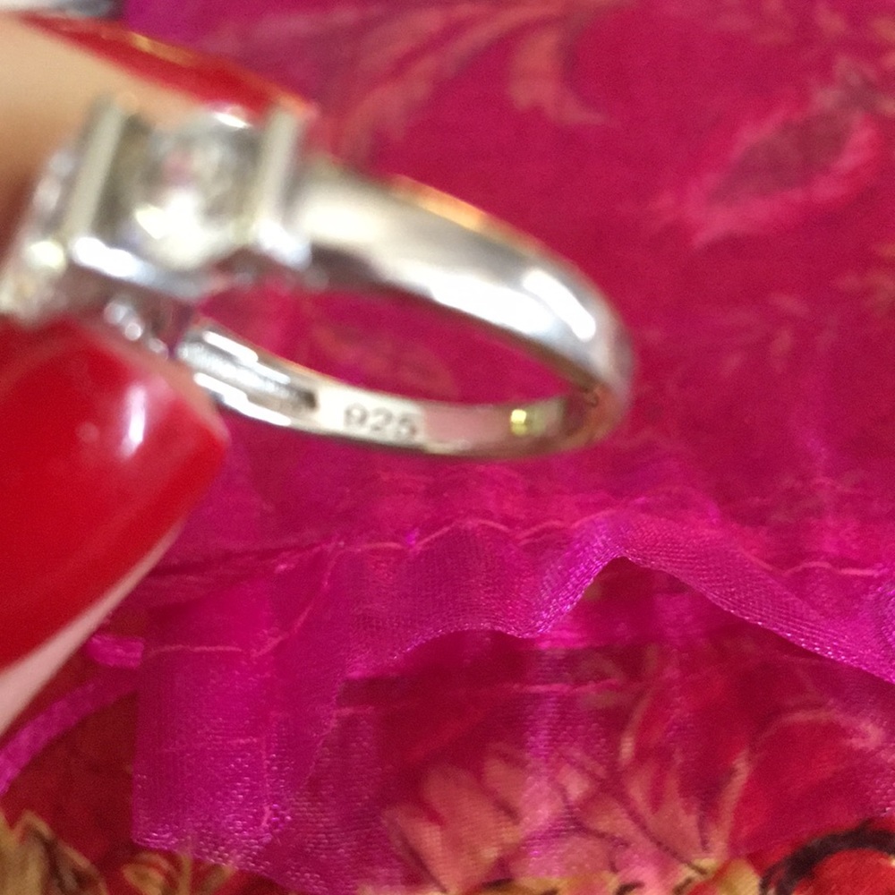 Beautiful Wedding Ring - Picture 3 of 4